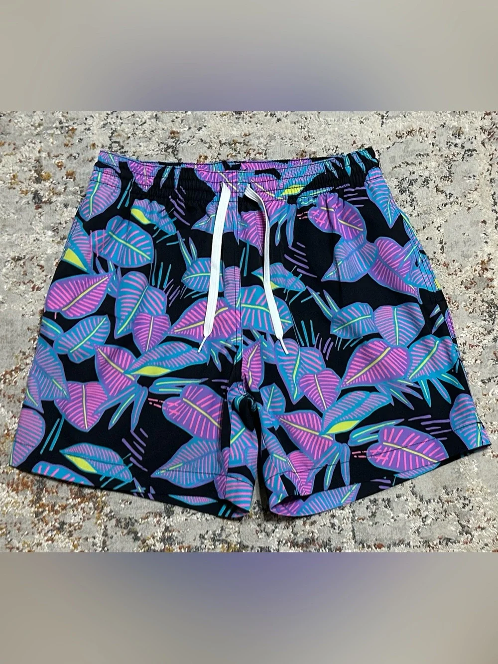Chubbies Fluorescent Funk swim trunks size Medium 5.5 inseam